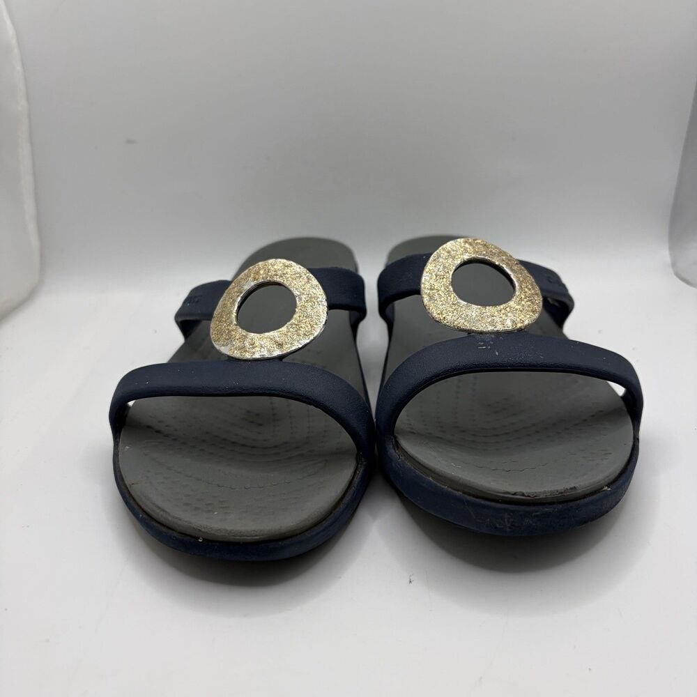 Crocs Sanrah Hammered Metal Sandals Womens 8 Navy Blue Beach Summer Preppy - Picture 2 of 9